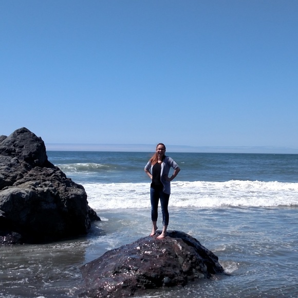 Meet your Poshers, Erin and Aron - Picture 7 of 12